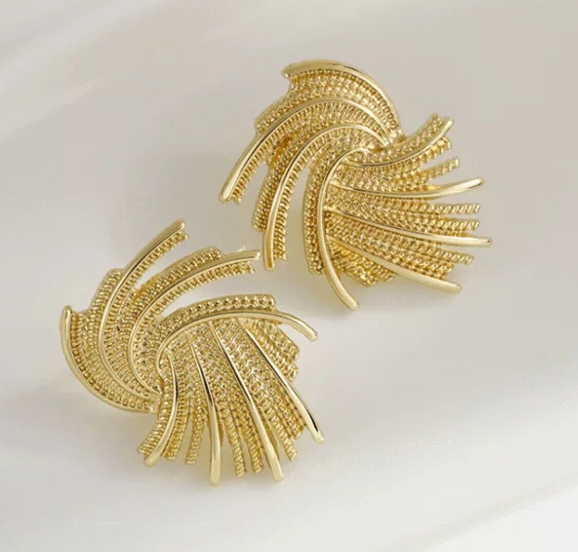 Gold Vintage Inspired Irregular Woven Design Earrings - Unique Retro Style 2024